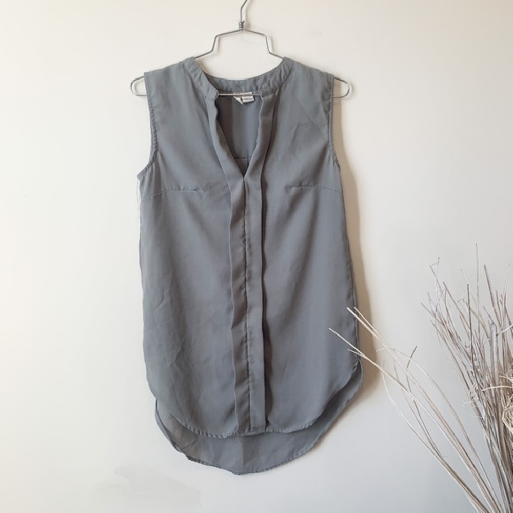 3/$25 Japna Grey Sleeveless V Neck Blouse sz S